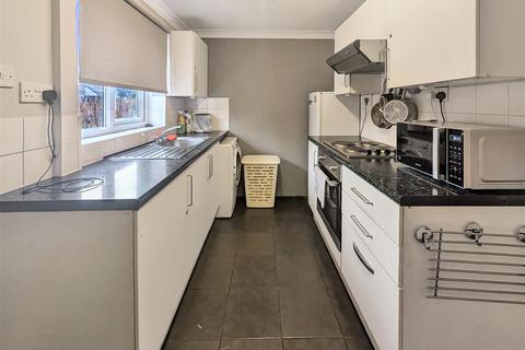 3 bedroom semi-detached house to rent, Charles Court, Wivenhoe, CO7 9EW