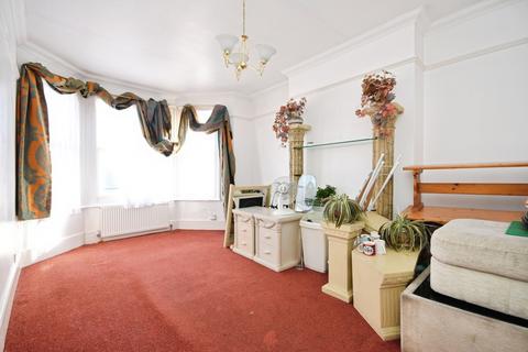 2 bedroom flat for sale, 5C Wilson Road, Southend-on-Sea, Essex, SS1