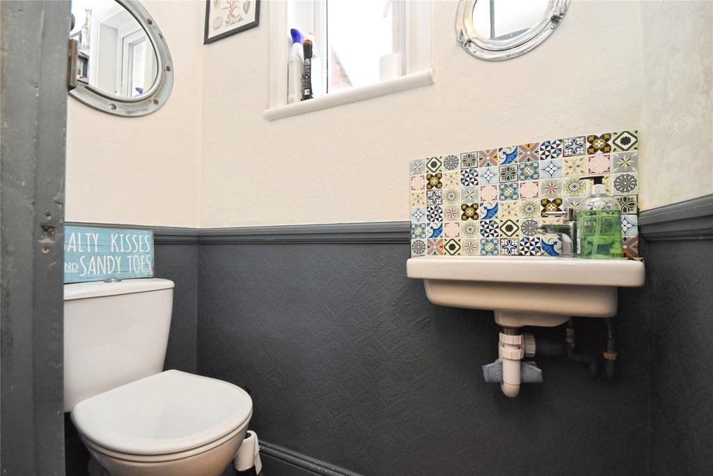 Separate Cloakroom W