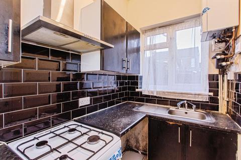 2 bedroom flat for sale, Stromness Road, Southend-on-Sea, Essex, SS2