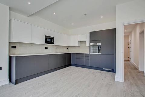 3 bedroom apartment to rent, Holders Hill Road, London