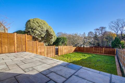 3 bedroom apartment to rent, Holders Hill Road, London