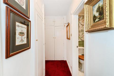 Studio to rent, Elm Park Road, Chelsea, SW3