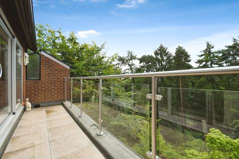 3 bedroom flat for sale, Whinfell Court, Sheffield, South Yorkshire, S11