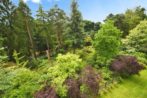3 bedroom flat for sale, Whinfell Court, Sheffield, South Yorkshire, S11
