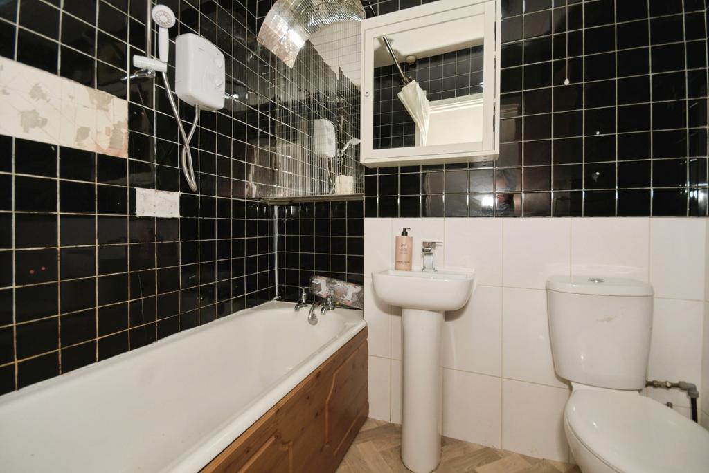 Apartment in Sheffield, South Yorkshire - View 3