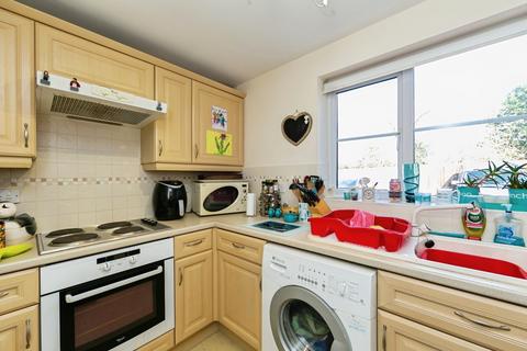2 bedroom flat for sale, Stoney Croft, Hoyland, Barnsley, South Yorkshire, S74