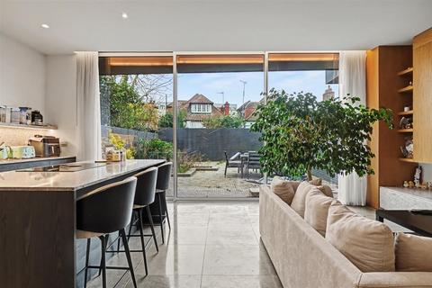 4 bedroom house for sale, West Heath Road, Hampstead, NW3