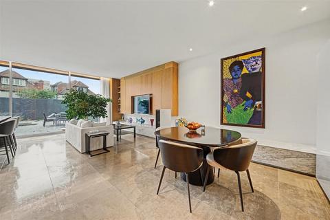 4 bedroom house for sale, West Heath Road, Hampstead, NW3