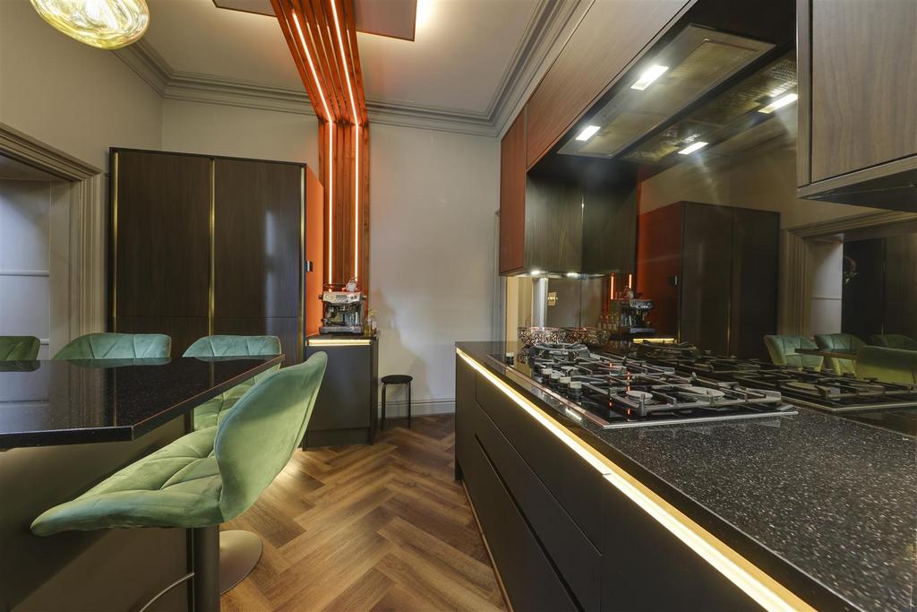 Kitchen Alt