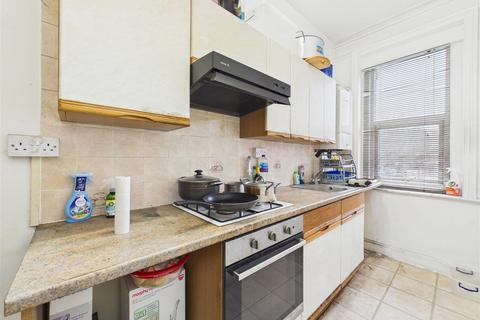 2 bedroom flat for sale, Craven Park, London
