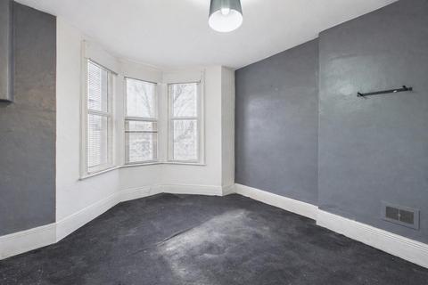 2 bedroom flat for sale, Craven Park, London