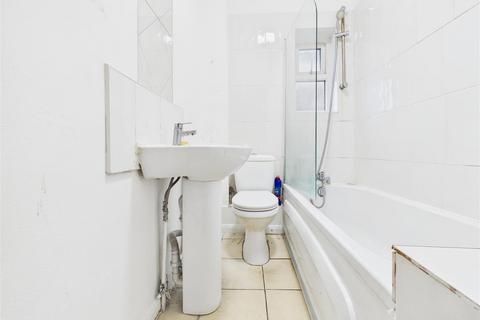 2 bedroom flat for sale, Craven Park, London