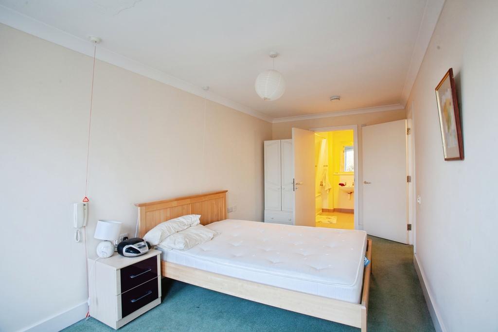 Apartment in Sheffield, South Yorkshire - View 4