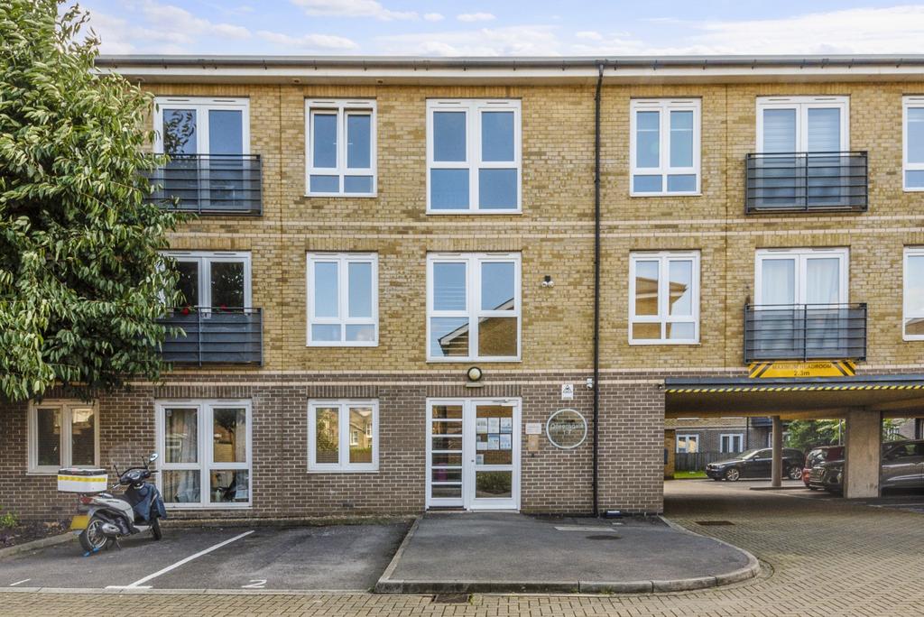 Queensgate House, Bo