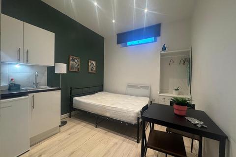 Studio to rent, Rock Street, London