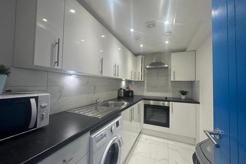 Studio to rent, Rock Street, London
