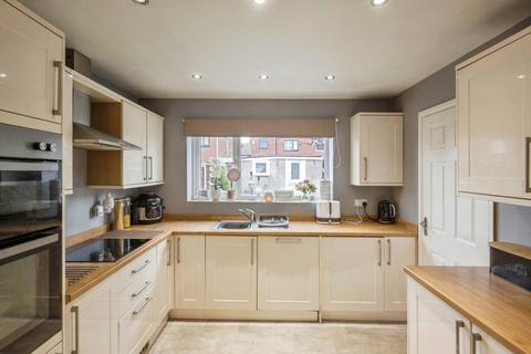 4 bedroom semi-detached house for sale, Rufford Road, Doncaster, South Yorkshire, DN4