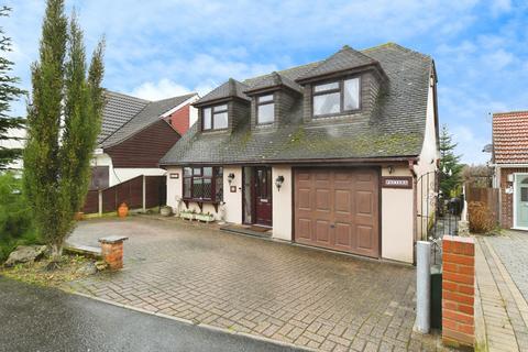 3 bedroom detached house for sale, Highlands Road, Basildon, Essex, SS13