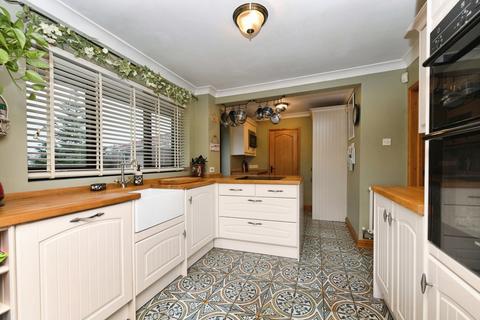 3 bedroom detached house for sale, Highlands Road, Basildon, Essex, SS13