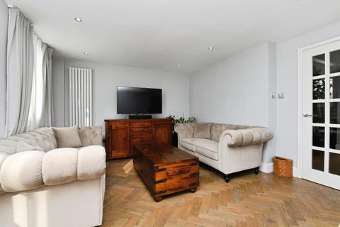 undefined, Wells Gardens, Basildon, Essex, SS14