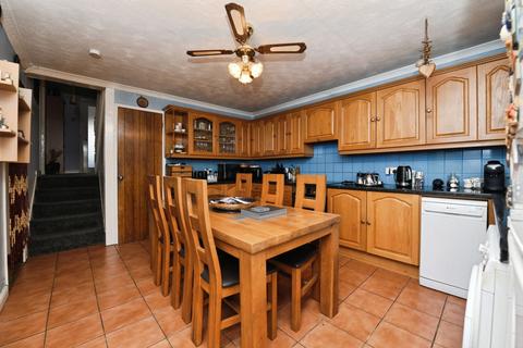 3 bedroom end of terrace house for sale, Freshwater Drive, BASILDON, Essex, SS16
