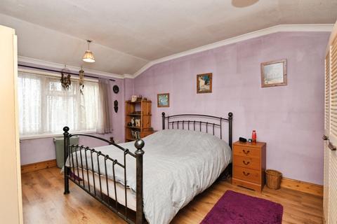 3 bedroom end of terrace house for sale, Freshwater Drive, BASILDON, Essex, SS16