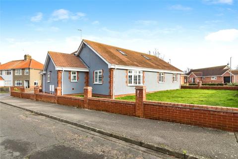 4 bedroom bungalow for sale, Witney Green, Lowestoft, Suffolk, NR33