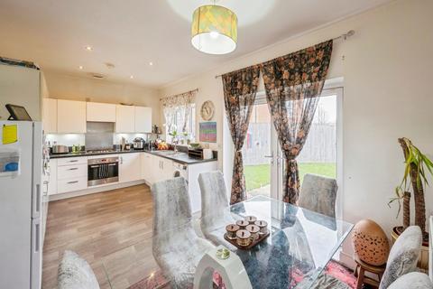 3 bedroom detached house for sale, Winscar Road, Doncaster, South Yorkshire, DN4
