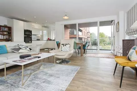 2 bedroom flat for sale - Όψη 2