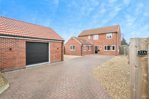 3 bedroom detached house for sale, Mayfield Crescent, New Rossington, Doncaster, South Yorkshire, DN11
