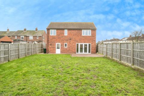 3 bedroom detached house for sale, Mayfield Crescent, New Rossington, Doncaster, South Yorkshire, DN11