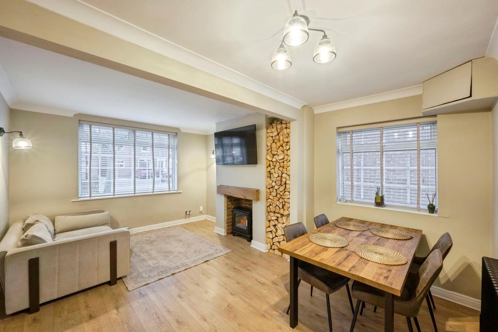 Lounge/Dining Room