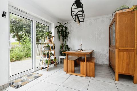 4 bedroom detached house for sale, Pickwick Avenue, Chelmsford, Essex, CM1