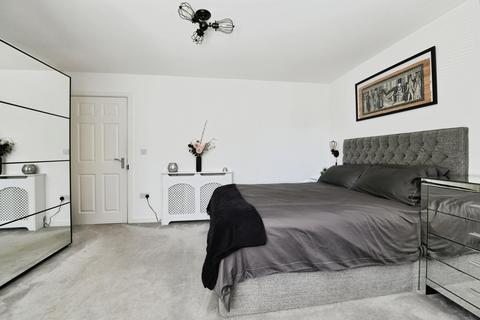 2 bedroom maisonette for sale, Greenland Gardens, Great Baddow, Chelmsford, Essex, CM2