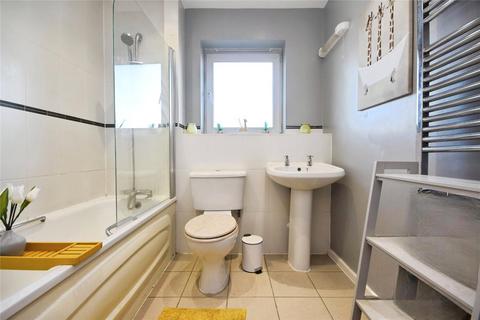 2 bedroom flat for sale, Chelmer Road, Chelmsford, Essex, CM2