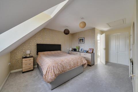 3 bedroom end of terrace house for sale, White Eagle Road, Haydon End, Swindon, SN25