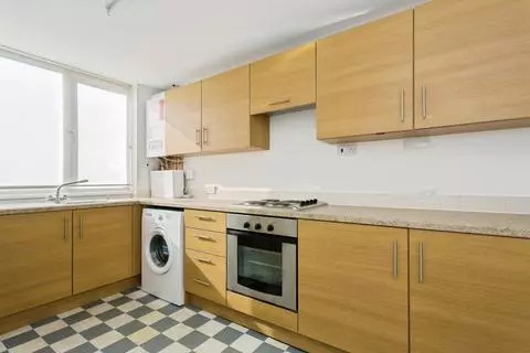 2 bedroom maisonette for sale