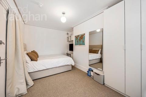 undefined, St. Georges Terrace, Brighton, East Sussex, BN2