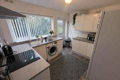 3 bedroom semi-detached house to rent, Kemberton Road, Birmingham B29