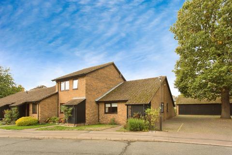 2 bedroom bungalow for sale, Peacocks, Great Shelford, Cambridge, Cambridgeshire, CB22