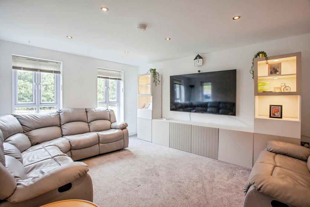 House in Rotherham, Waverley - View 4