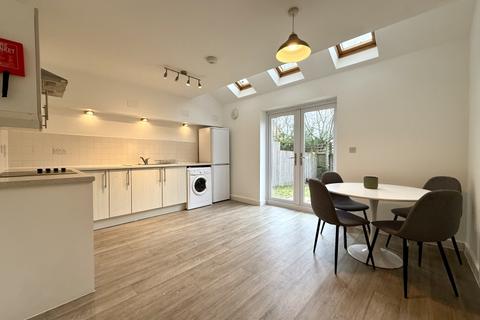 3 bedroom townhouse for sale, Robert Hall Street, Salford M5