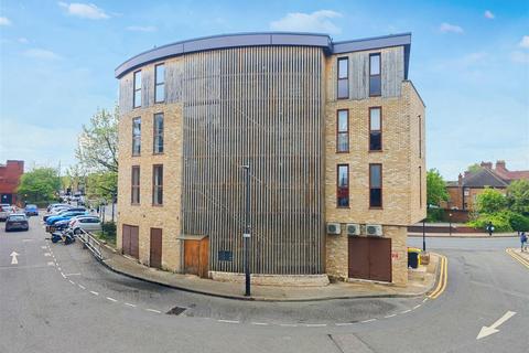 Studio to rent, Diamond Court, Greenhill Way, Harrow