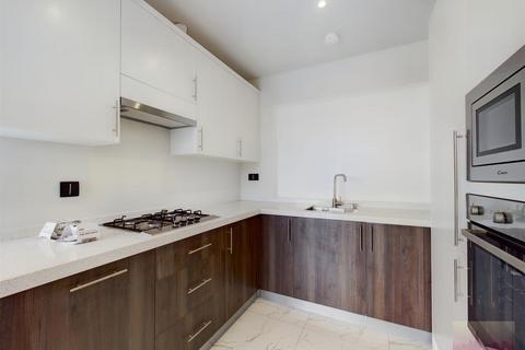 Studio to rent, Diamond Court, Greenhill Way, Harrow