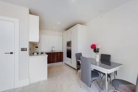 Studio to rent, Diamond Court, Greenhill Way, Harrow