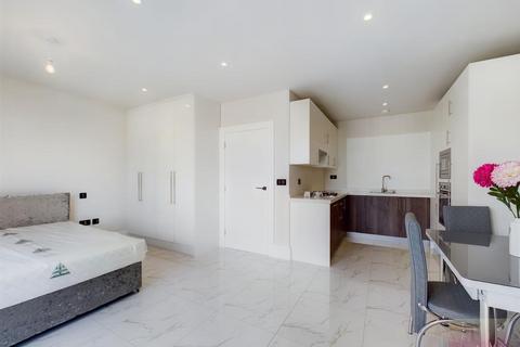 Studio to rent, Diamond Court, Greenhill Way, Harrow