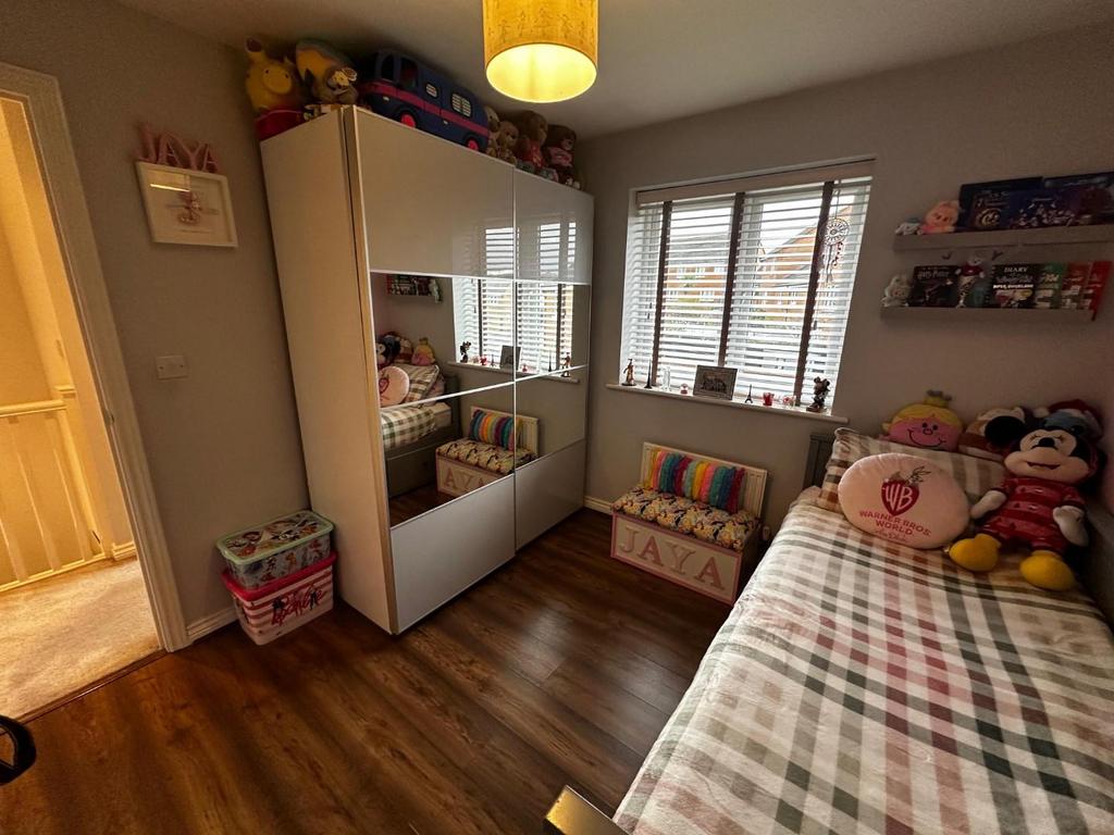 Pel Crescent Bedroom 2a.jpg