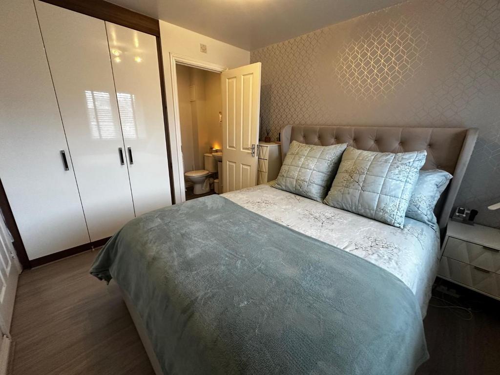 Pel Crescent Bedroom 1.jpg
