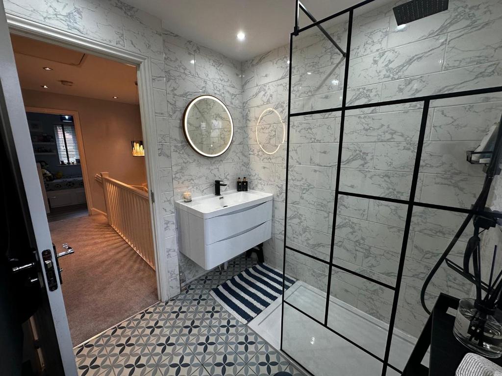 Pel Crescent Bedroom Bathroom.jpg